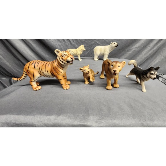 Vintage Schleich wolves and bears. - Picture 1 of 5